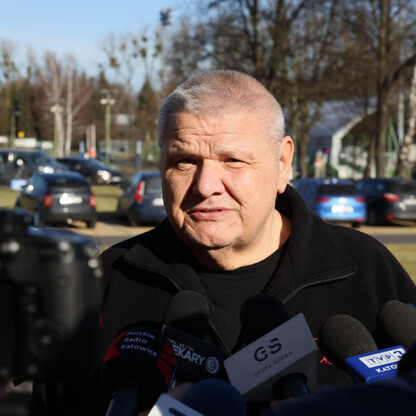 Pomnik Kamili Skolimowskiej odsłonięty przed Stadionem Śląskim. (wygenerowano przez AI)