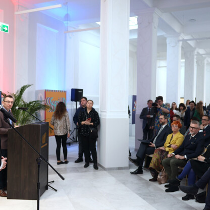 Nowo otwarte spinPLACE - centrum kreatywności i coworkingu, gdzie odbywa się uroczyste przekazanie obiektu użytku. (wygenerowano przez AI)