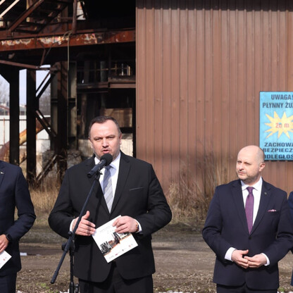 Wielki Piec Huty „Pokój” w Ruda Śląska: konferencja prasowa o rewitalizacji. (wygenerowano przez AI)