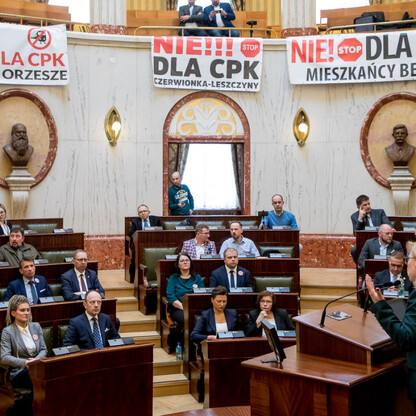 Spotkanie wiceministrów z samorządowcami w Sali Sejmu Śląskiego. (wygenerowano przez AI)