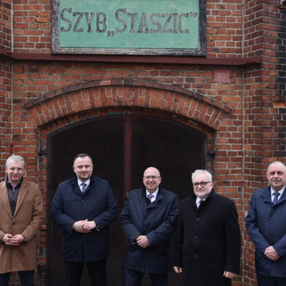 Historia i dziedzictwo Szybu Staszic w Tarnowskich Górach. (wygenerowano przez AI)