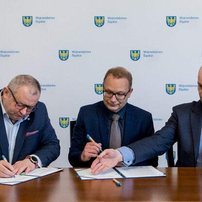 Województwo Śląskie: Podpisy pod dokumentem złożyli wicemarszałek Łukasz Czopik i członek zarządu Krzysztof Klimosz. (wygenerowano przez AI)