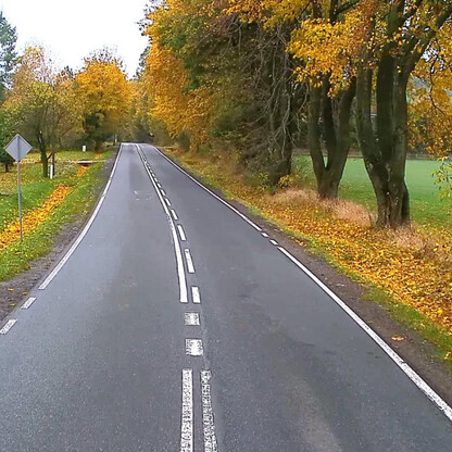 Smoleń, droga wojewódzka nr 794, modernizacja i rozbudowa infrastruktury, w tym chodników i oświetlenia ulicznego. (wygenerowano przez AI)