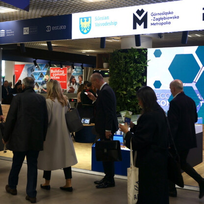 Wystawcy z regionu Śląska prezentują swoje inwestycyjne możliwości na MIPIM w Cannes. (wygenerowano przez AI)