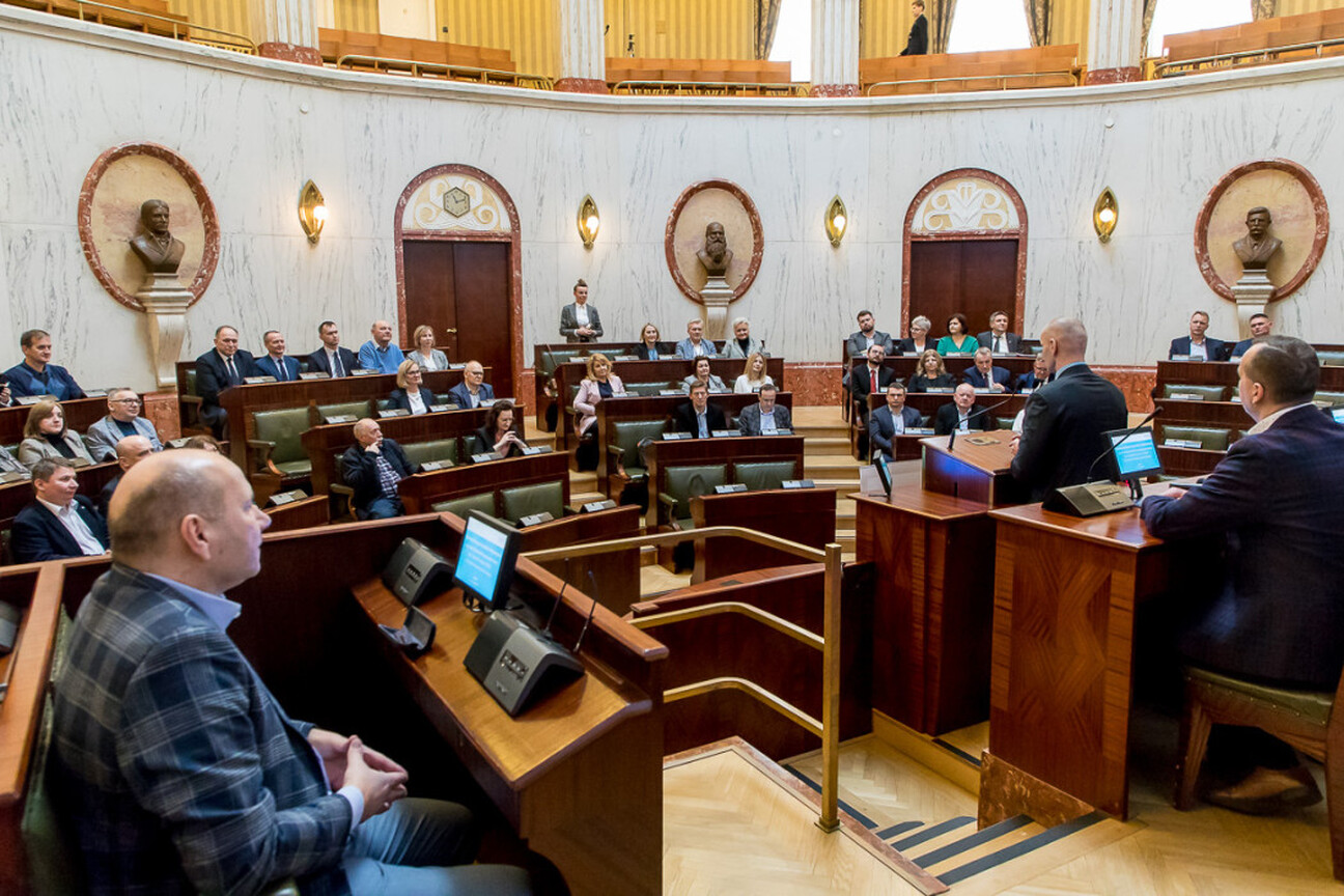 Zespoł Geodetów Województw w Katowicach, spotkanie o tematyce geodezyjnej i technicznej. (wygenerowano przez AI)