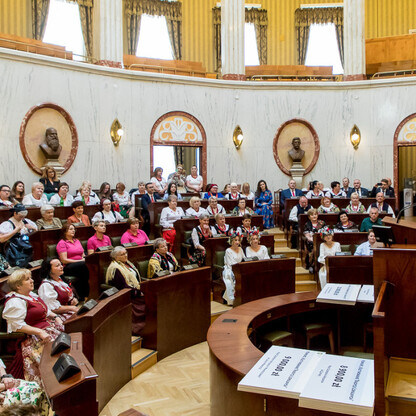 Wręczenie czeków - wspierania rozwoju gospodyń wiejskich. fot. Tomasz Żak / UMWS