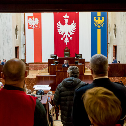 Wręczenie czeków - wspierania rozwoju gospodyń wiejskich. fot. Tomasz Żak / UMWS