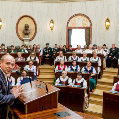 Wręczenie czeków - wspierania rozwoju gospodyń wiejskich. fot. Tomasz Żak / UMWS