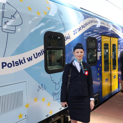 Wyjątkowy pociąg w specjalnych, unijnych barwach. fot. Andrzej Grygiel / UMWS