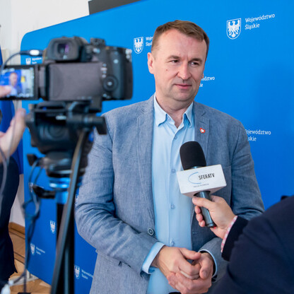 Podpisanie umowy na przebudowę DW491. fot. Tomasz Żaki / UMWS
