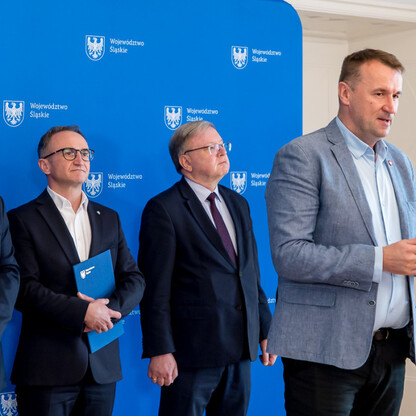 Podpisanie umowy na przebudowę DW491. fot. Tomasz Żaki / UMWS