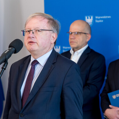 Podpisanie umowy na przebudowę DW491. fot. Tomasz Żaki / UMWS