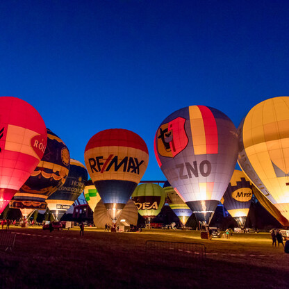 Nocny pokaz balonów. fot. arch. UMWS Tomasz Żak
