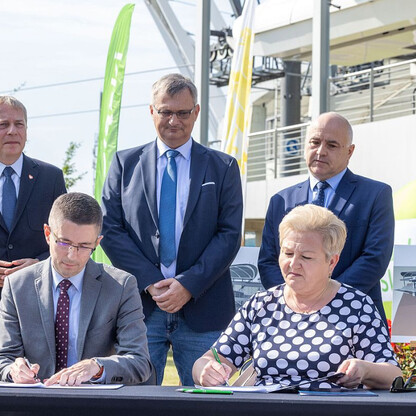 Podpisanie umowy na realizację trzeciego odcinka Kolei Linowej Elka. fot. Andrzej Grygiel / UMWS