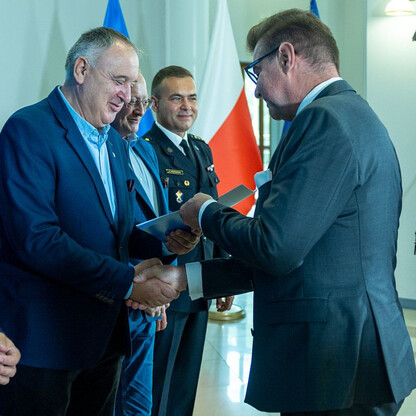 Wręczone dotacje dla 22 gmin z przeznaczeniem dla Ochotniczych Straży Pożarnych. fot. Andrzej Grygiel / UMWS