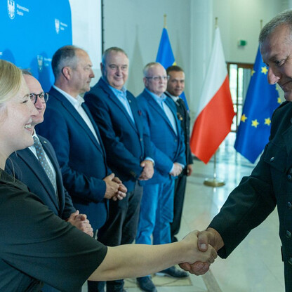 Wręczone dotacje dla 22 gmin z przeznaczeniem dla Ochotniczych Straży Pożarnych. fot. Andrzej Grygiel / UMWS