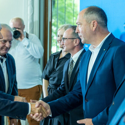 Wręczone dotacje dla 22 gmin z przeznaczeniem dla Ochotniczych Straży Pożarnych. fot. Andrzej Grygiel / UMWS
