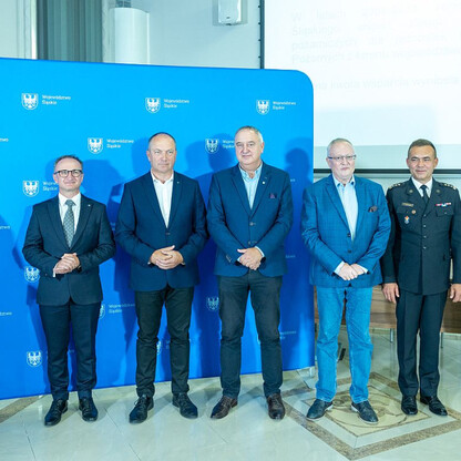 Wręczone dotacje dla 22 gmin z przeznaczeniem dla Ochotniczych Straży Pożarnych. fot. Andrzej Grygiel / UMWS
