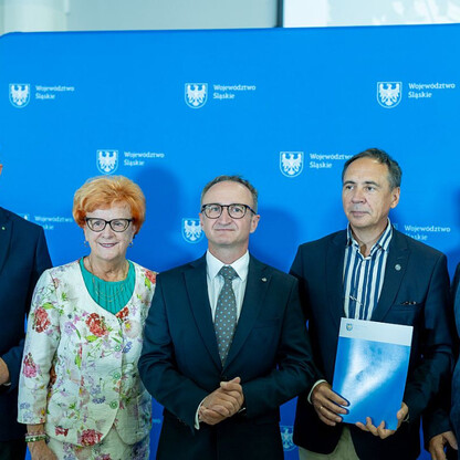 Wręczone dotacje dla 22 gmin z przeznaczeniem dla Ochotniczych Straży Pożarnych. fot. Andrzej Grygiel / UMWS