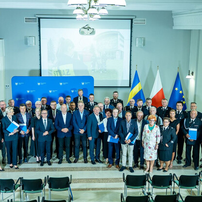 Wręczone dotacje dla 22 gmin z przeznaczeniem dla Ochotniczych Straży Pożarnych. fot. Andrzej Grygiel / UMWS