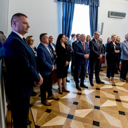 Przekazanie umówy partnerskich i porozumień o współpracy. fot. Tomasz Żaki / UMWS