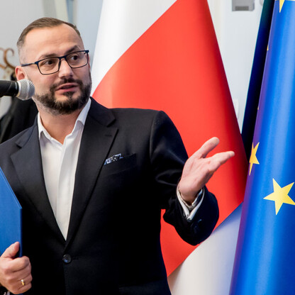 Przekazanie umówy partnerskich i porozumień o współpracy. fot. Tomasz Żaki / UMWS