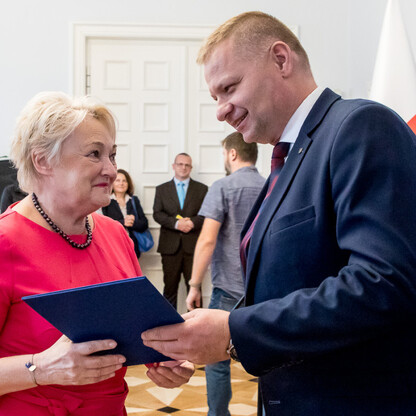Przekazanie umówy partnerskich i porozumień o współpracy. fot. Tomasz Żaki / UMWS