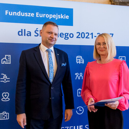 Wręczenie listów gratulacyjne beneficjentom, którzy uzyskali dofinansowanie ze środków Funduszu Sprawiedliwej Transformacji. fot. Tomasz Żak / UMWS