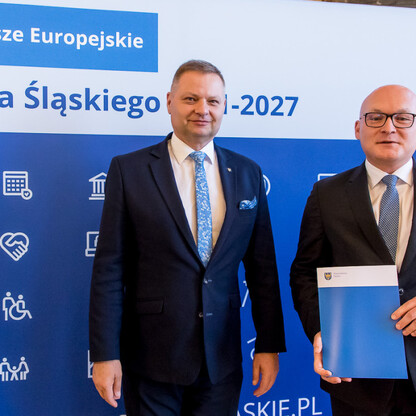 Wręczenie listów gratulacyjne beneficjentom, którzy uzyskali dofinansowanie ze środków Funduszu Sprawiedliwej Transformacji. fot. Tomasz Żak / UMWS
