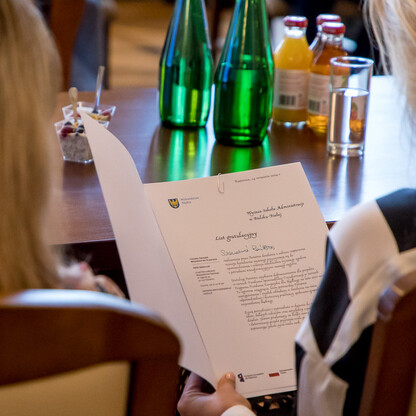 Wręczenie listów gratulacyjne beneficjentom, którzy uzyskali dofinansowanie ze środków Funduszu Sprawiedliwej Transformacji. fot. Tomasz Żak / UMWS