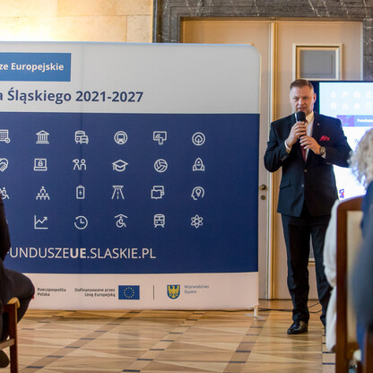 Wręczenie listów gratulacyjnych dla działania 07.02 Aktywna Integracja. fot. Tomasz Żak / UMWS