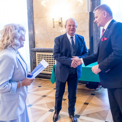 Wręczenie listów gratulacyjnych dla działania 07.02 Aktywna Integracja. fot. Tomasz Żak / UMWS