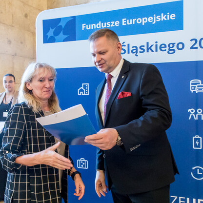 Wręczenie listów gratulacyjnych dla działania 07.02 Aktywna Integracja. fot. Tomasz Żak / UMWS