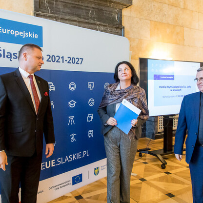 Wręczenie listów gratulacyjnych dla działania 07.02 Aktywna Integracja. fot. Tomasz Żak / UMWS