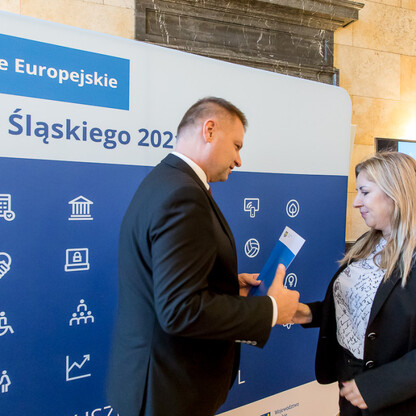 Wręczenie listów gratulacyjnych dla działania 07.02 Aktywna Integracja. fot. Tomasz Żak / UMWS