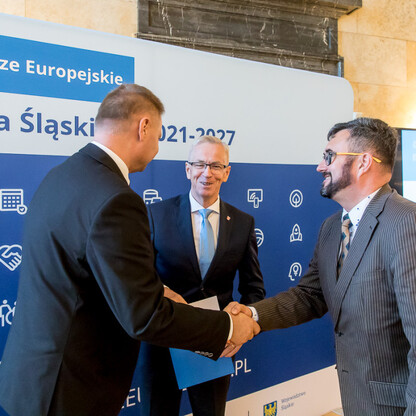 Wręczenie listów gratulacyjnych dla działania 07.02 Aktywna Integracja. fot. Tomasz Żak / UMWS