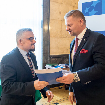 Wręczenie listów gratulacyjnych dla działania 07.02 Aktywna Integracja. fot. Tomasz Żak / UMWS