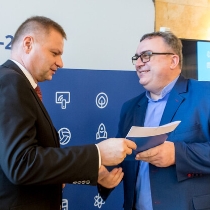 Wręczenie listów gratulacyjnych dla działania 07.02 Aktywna Integracja. fot. Tomasz Żak / UMWS