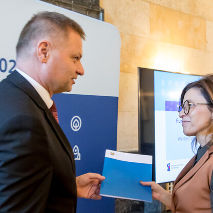 Wręczenie listów gratulacyjnych dla działania 07.02 Aktywna Integracja. fot. Tomasz Żak / UMWS