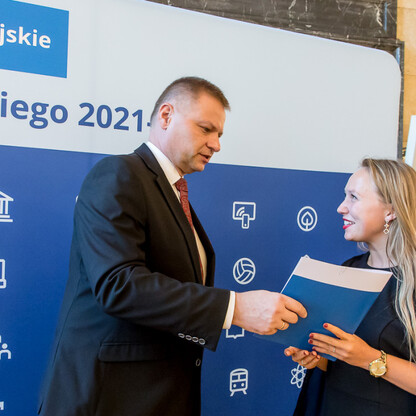 Wręczenie listów gratulacyjnych dla działania 07.02 Aktywna Integracja. fot. Tomasz Żak / UMWS