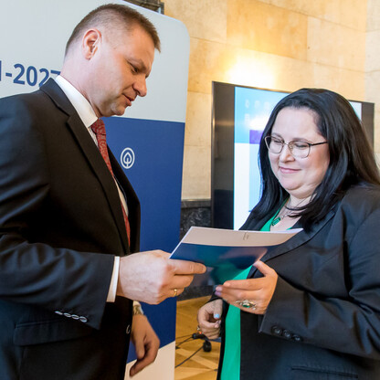 Wręczenie listów gratulacyjnych dla działania 07.02 Aktywna Integracja. fot. Tomasz Żak / UMWS