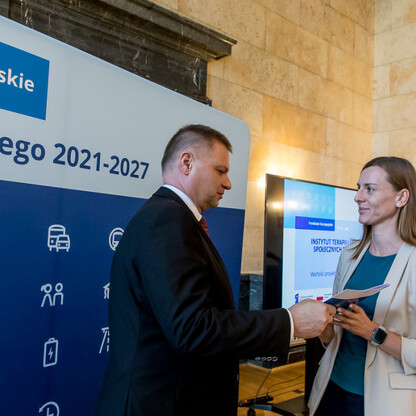Wręczenie listów gratulacyjnych dla działania 07.02 Aktywna Integracja. fot. Tomasz Żak / UMWS