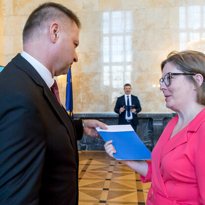 Wręczenie listów gratulacyjnych dla działania 07.02 Aktywna Integracja. fot. Tomasz Żak / UMWS