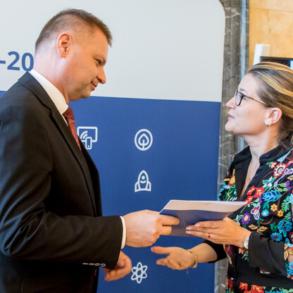 Wręczenie listów gratulacyjnych dla działania 07.02 Aktywna Integracja. fot. Tomasz Żak / UMWS