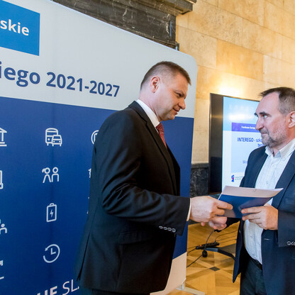 Wręczenie listów gratulacyjnych dla działania 07.02 Aktywna Integracja. fot. Tomasz Żak / UMWS