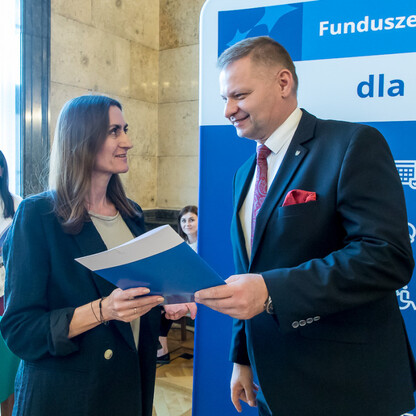 Wręczenie listów gratulacyjnych dla działania 07.02 Aktywna Integracja. fot. Tomasz Żak / UMWS