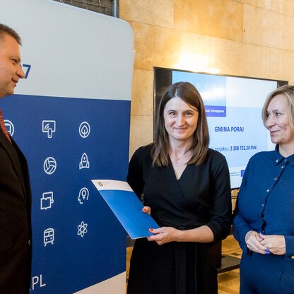 Wręczenie listów gratulacyjnych dla działania 07.02 Aktywna Integracja. fot. Tomasz Żak / UMWS