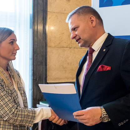 Wręczenie listów gratulacyjnych dla działania 07.02 Aktywna Integracja. fot. Tomasz Żak / UMWS
