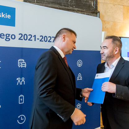 Wręczenie listów gratulacyjnych dla działania 07.02 Aktywna Integracja. fot. Tomasz Żak / UMWS