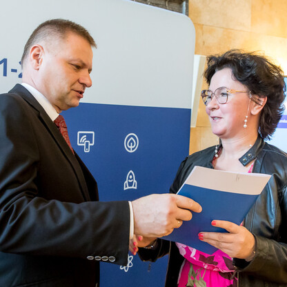 Wręczenie listów gratulacyjnych dla działania 07.02 Aktywna Integracja. fot. Tomasz Żak / UMWS